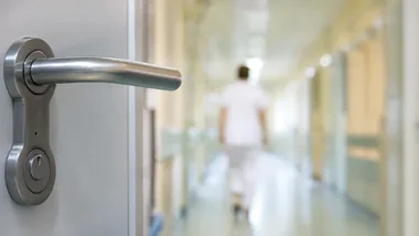 Jest decyzja dla szpitala przy Schinzla. Plan dotyczy ukrycia U-1