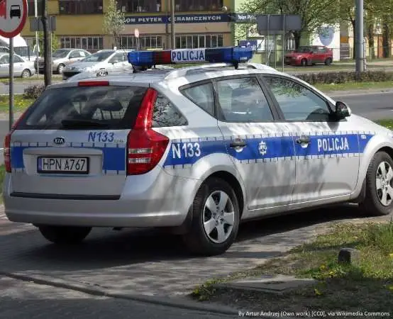 Kask obowiązkowy od 3 czerwca - policjanci ostrzegli uczniów w Kleczanowie