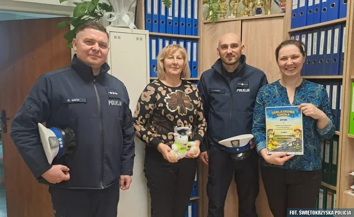 Odblaski zamiast przypadku - sandomierskie szkoły z policyjnymi nagrodami