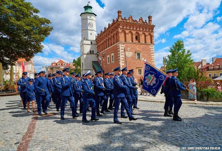 42 awanse i ważny jubileusz. Policjanci świętowali w Sandomierzu