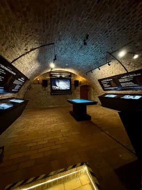 Podziemny Sandomierz ożywa. Nowa komnata opowiada jego historię.