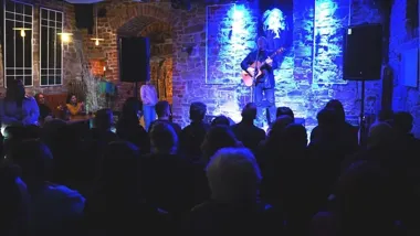 Kasprzycki w Lapidarium - wieczór, który połączył śmiech z zadumą.