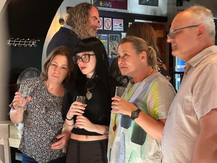 Fragmenty spojrzeń w Sandomierzu - tkanina udaje twarz i nie daje spokoju