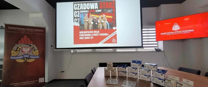 Strażacy z Sandomierza rozdali 15 czujek - akcja "Czadowa Straż" z Radiem ZET