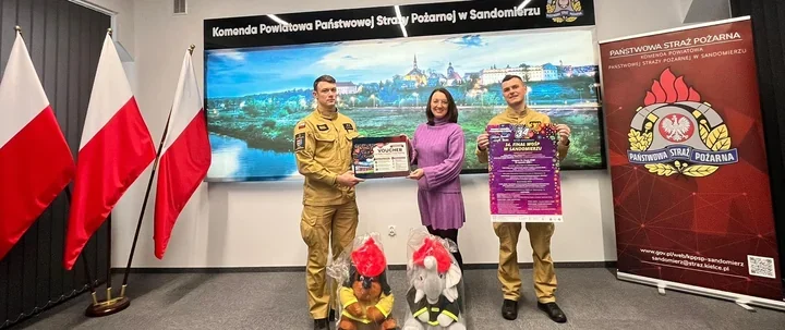 Strażacy z Sandomierza wystawili vouchery i misie na 34. Finał WOŚP