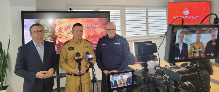 Służby biją na alarm - wypalanie traw w Sandomierzu może skończyć się więzieniem