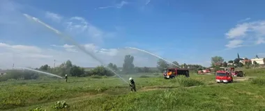 Strażacy z Sandomierza ćwiczyli dostarczanie wody na duże odległości