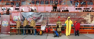 Strażacy z Sandomierza przyciągnęli tłumy - młodzież stanęła oko w oko ze sprzętem