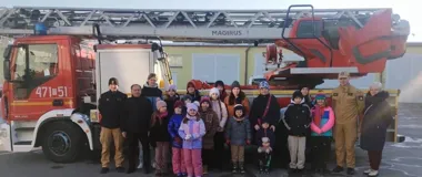 Uczniowie z Ossolina odwiedzili JRG Sandomierz - strażacy uczyli o feriach